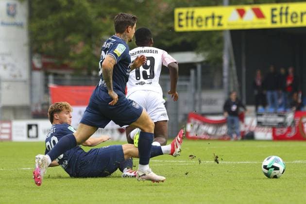 Regionalliga West SC Wiedenbrück Rot Weiß Oberhausen FOR EDITORIAL PURPOSES ONLY p Nyuydine Burinyuy SC Wiedenbrück RWO Venue Wiedenbrück, Jahnstadion Date 27 09 2025 Germany NRW Wiedenbrück Copyright MichaxKorb Copyright: MichaxKorb doc82kp8kbbij416vwxc27x ,EDITORIAL USE ONLY Copyright: MichaxKorb