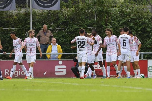 Regionalliga West SC Wiedenbrück Rot Weiß Oberhausen FOR EDITORIAL PURPOSES ONLY EDITORIAL USE ONLY p Cheering after the 1 0 by Seok ju Hong SC Wiedenbrück RWO Place Wiedenbrück, Jahnstadion Date 27 09 2025 Germany NRW Wiedenbrück Copyright MichaxKorb Copyright: MichaxKorb doc82kp8l8fj7dsgxmqp9d ,EDITORIAL USE ONLY Copyright: MichaxKorb