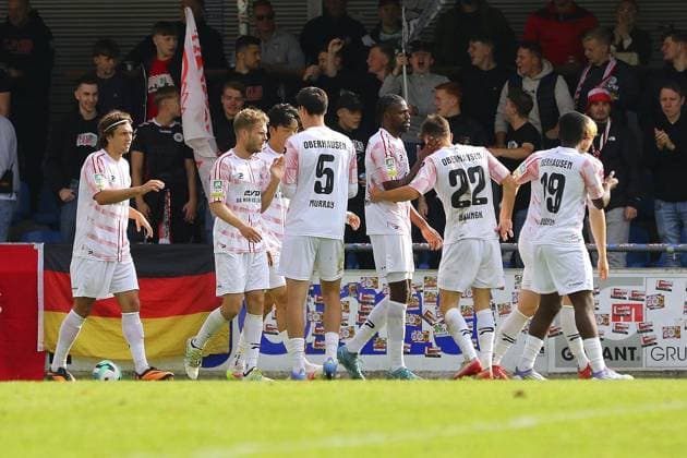 Regionalliga West SC Wiedenbrück Rot Weiß Oberhausen FOR EDITORIAL PURPOSES ONLY EDITORIAL USE ONLY p Cheering after the 2 0 by Lucas Halangk SC Wiedenbrück RWO Place Wiedenbrück, Jahnstadion Date 27 09 2025 Germany NRW Wiedenbrück Copyright MichaxKorb Copyright: MichaxKorb doc82kp8ljwrw71m6z2p8yv ,EDITORIAL USE ONLY Copyright: MichaxKorb