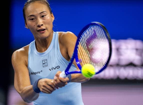 (250927) -- BEIJING, Sept. 27, 2025 -- Zheng Qinwen hits a return during the women s singles second round match between Zheng Qinwen of China and Emiliana Arango of Colombia at 2025 China Open tennis tournament in Beijing, China, Sept. 27, 2025. ) (SP)CHINA-BEIJING-TENNIS-CHINA OPEN-WOMEN S SINGLES-SECOND ROUND (CN) HuxJingwen 