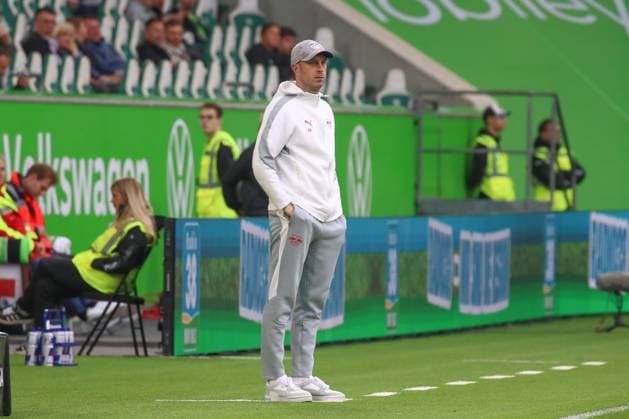 27 09 2025, xgox, Soccer 1 Bundesliga VfL Wolfsburg RB Leipzig emspor, v l Ole Werner Leipzig, Trainer DFL DFB REGULATIONS PROHIBIT ANY USE OF PHOTOGRAPHS as IMAGE SEQUENCES and or QUASI VIDEO Wolfsburg