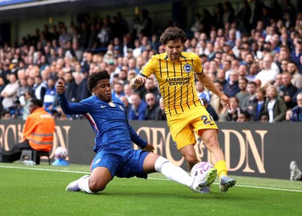 27th September 2025; Stamford Bridge, Chelsea, London, England: Premier League Football, Chelsea versus Brighton and Hove Albion; Andrey Santos of Chelsea challenges Ferdi Kad& x131;oglu of Brighton &amp; Hove Albion  JohnxPatrickxFletcher