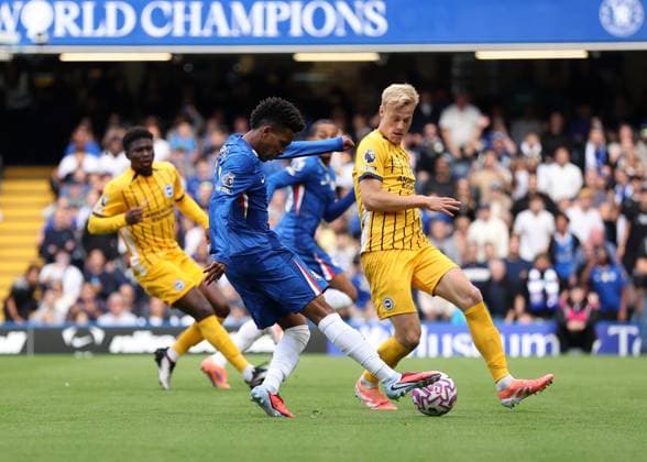 27th September 2025; Stamford Bridge, Chelsea, London, England: Premier League Football, Chelsea versus Brighton and Hove Albion; Estevao of Chelsea taking a shot  JohnxPatrickxFletcher