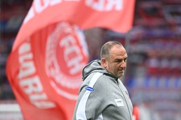 Frank SCHMIDT Coach Heidenheim single picture,cropped single motif,half figure,half figure Football 1 Bundesliga Season 2025 2026, 5 Matchday, Matchday05 1 FC Heidenheim FC Augsburg on 27 09 2025, VOITH ARENA Â