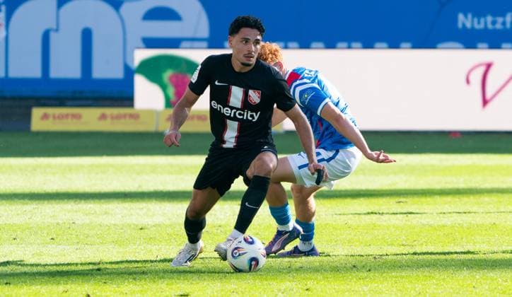 27 9 2025, Soccer, GER, Men, 3 Liga, DFL, Matchday 8, Season 2025 26, FC Hansa Rostock TSV Havelse 1 1 , Emre Aytun TSV Havelse, left against Tim Krohn FC Hansa Rostock, right Rostock Ostseestadion Mecklenburg Vorpommern Germany