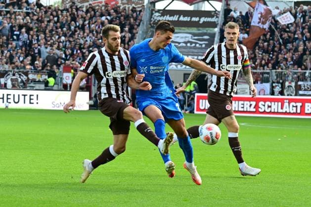 Soccer I Men I 1 Bundesliga l FC St Pauli Bayer 04 Leverkusen I 05 Matchday I Season 2025 2026 I St Pauli I 27 09 2025 I v l Ritzka Lars St Pauli , Schick Patrik Bayer04Leverkusen , Smith Eric St Pauli , Sportplatz Millerntor Stadion, St Pauli Hamburg Germany