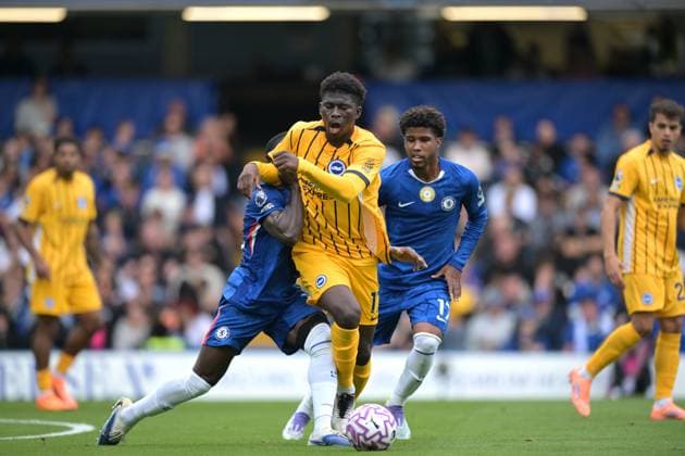 Chelsea vs Brighton Premier League Moises Caicedo of Chelsea and Carlos Baleba of Brighton & Hove Albion during the Chelsea vs Brighton & Hove Albion Premier League match at Stamford Bridge London. London Stamford Bridge UK Copyright: xMartinxDaltonx Chelsea_vs_Brighton_270925_MD_218