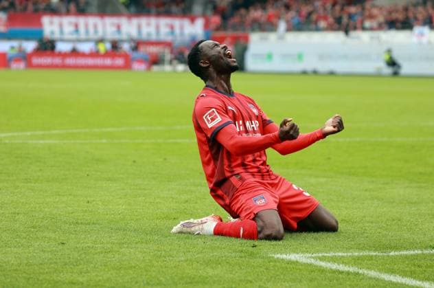 27 09 25 1 FC Heidenheim FC Augsburg Germany, Heidenheim, 27 09 2025, Football, Bundesliga, 1 FC Heidenheim Augsburg Sirlord Conteh 1 FC Heidenheim