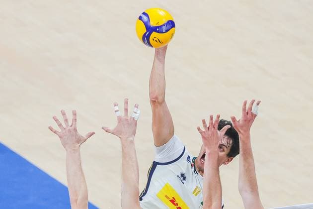 (250927) -- PASAY CITY, Sept. 27, 2025 -- Mattia Bottolo of Italy competes during the semifinal match between Italy and Poland at the FIVB Men s World Championship, WM, Weltmeisterschaft 2025 in Pasay City, the Philippines, Sept. 27, 2025. ) (SP)PHILIPPINES-PASAY CITY-VOLLEYBALL-FIVB MEN S WORLD CHAMPIONSHIP 2025-SEMIFINALS ROUELLExUMALI 