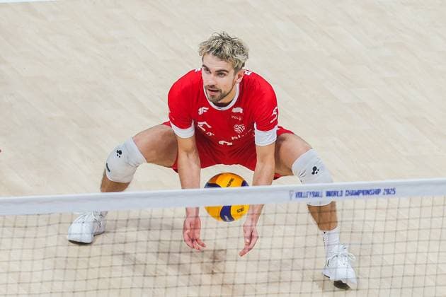 (250927) -- PASAY CITY, Sept. 27, 2025 -- Jakub Popiwczak of Poland competes during the semifinal match between Italy and Poland at the FIVB Men s World Championship, WM, Weltmeisterschaft 2025 in Pasay City, the Philippines, Sept. 27, 2025. ) (SP)PHILIPPINES-PASAY CITY-VOLLEYBALL-FIVB MEN S WORLD CHAMPIONSHIP 2025-SEMIFINALS ROUELLExUMALI 