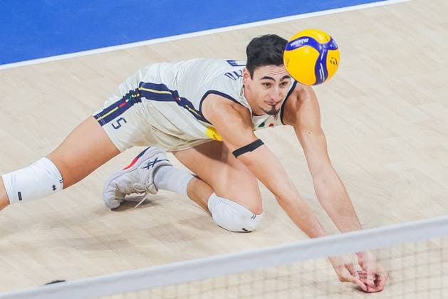 (250927) -- PASAY CITY, Sept. 27, 2025 -- Alessandro Michieletto of Italy competes during the semifinal match between Italy and Poland at the FIVB Men s World Championship, WM, Weltmeisterschaft 2025 in Pasay City, the Philippines, Sept. 27, 2025. ) (SP)PHILIPPINES-PASAY CITY-VOLLEYBALL-FIVB MEN S WORLD CHAMPIONSHIP 2025-SEMIFINALS ROUELLExUMALI 