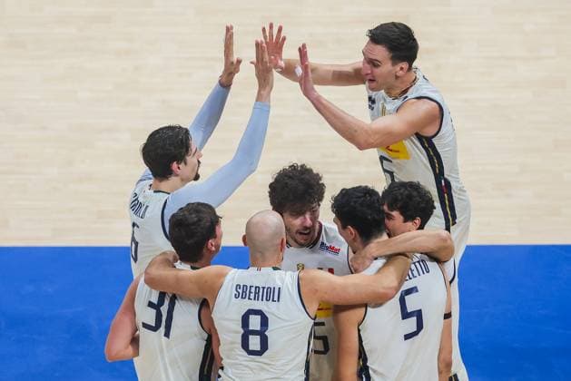 (250927) -- PASAY CITY, Sept. 27, 2025 -- Players of Italy celebrate winning the semifinal match between Italy and Poland at the FIVB Men s World Championship, WM, Weltmeisterschaft 2025 in Pasay City, the Philippines, Sept. 27, 2025. ) (SP)PHILIPPINES-PASAY CITY-VOLLEYBALL-FIVB MEN S WORLD CHAMPIONSHIP 2025-SEMIFINALS ROUELLExUMALI 