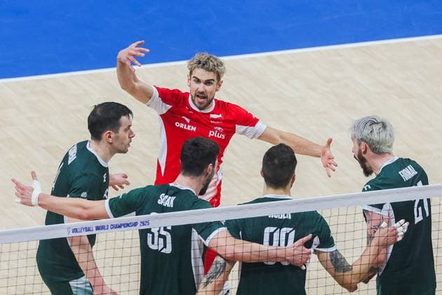 (250927) -- PASAY CITY, Sept. 27, 2025 -- Players of Poland celebrate after scoring a point during the semifinal match between Italy and Poland at the FIVB Men s World Championship, WM, Weltmeisterschaft 2025 in Pasay City, the Philippines, Sept. 27, 2025. ) (SP)PHILIPPINES-PASAY CITY-VOLLEYBALL-FIVB MEN S WORLD CHAMPIONSHIP 2025-SEMIFINALS ROUELLExUMALI 