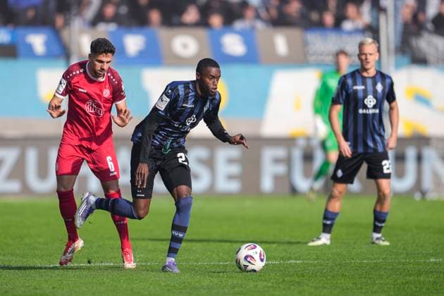 v li Ahmet Arslan Essen, 6 , Adama Diakhaby SVWM, 27 , duel, duel, tackle, tackling, dynamics, action, action, 27 09 2025, Mannheim Germany , Football, 3 Liga, SV Waldhof Mannheim Rot Weiss Essen, DFB DFL REGULATIONS PROHIBIT ANY USE OF PHOTOGRAPHS AS IMAGE SEQUENCES AND OR QUASI VIDEO xozx