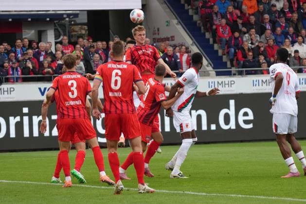 Bundesliga Men, Matchday 5, Season 2025 26, FC Heidenheim FC Augsburg FCH is aerial match winner FC Heidenheim FC Augsburg Bundesliga Men, Matchday 5, Season 2025 26, FC Heidenheim FC Augsburg Germany, Heidenheim, Voith Arena, 27 09 2025 SP_GHR
