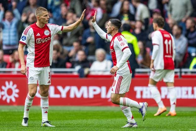 AMSTERDAM , 27-09-2025 , Johan Cruyff ArenA , season 2025 2026 , Dutch Eredivisie football . Match between Ajax and NAC Breda , Picture shows goal celebration of Ajax player Oscar Gloukh (1-0). Ajax - NAC  x31220732x Copyright: