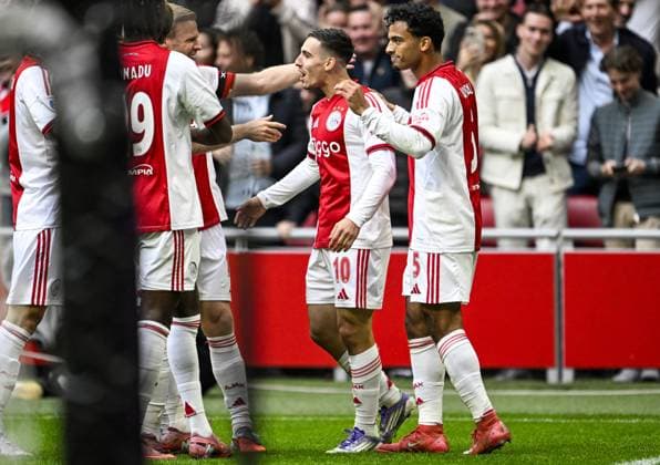 AMSTERDAM - Oscar Gloukh of Ajax celebrates the 1-0 goal during the Dutch Eredivisie match between AFC Ajax and NAC Breda at the Johan Cruijff ArenA on September 27, 2025, in Amsterdam, Netherlands. ANP OLAF KRAAK Eredivisie 2025 26 xVIxANPxSportx xxANPxIVx 537619227 originalFilename: 537619227.jpg