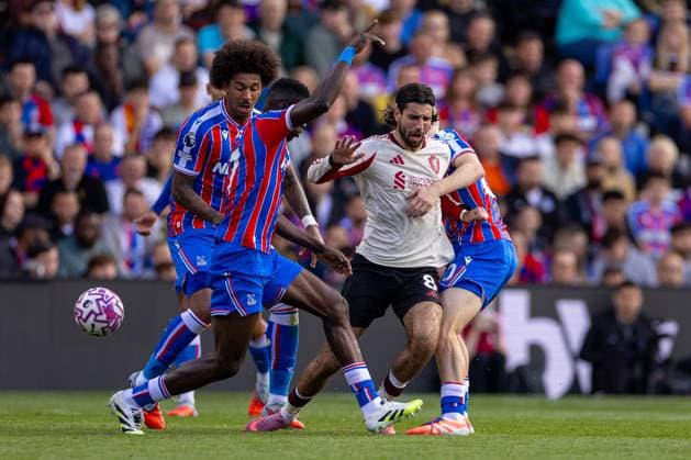 Football - FA Premier League - Crystal Palace FC v Liverpool FC LONDON, ENGLAND - Saturday, September 27, 2025: Liverpool s Dominik Szoboszlai is challenged by Crystal Palace s Adam Wharton during the FA Premier League match between Crystal Palace FC and Liverpool FC at Selhurst Park. (Photo by David Rawcliffe Propaganda) LONDON Selhurst Park GREATER LONDON ENGLAND  Copyright: xDavidxRawcliffex P2025-09-27-Crystal_Palace_Liverpool-80