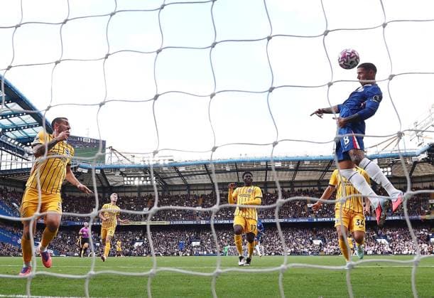 Enzo Fernandez of Chelsea scores the opening goal Chelsea v Brighton and Hove Albion, Premier League, Football, Stamford Bridge, London, UK - 27 Sep 2025London Stamford Bridge United Kingdom EDITORIAL USE ONLY No use with unauthorised audio, video, data, fixture lists, club league logos or live services. Online in-match use limited to 120 images, no video emulation. No use in betting, games or single club league player publications.  Copyright: xMichaelxZemanek Shutterstockx 15503910j