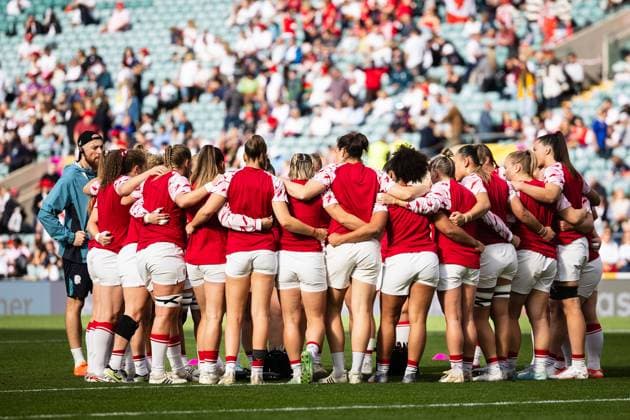 Canada Women v England Women Women s Rugby World Cup 2025 27 09 2025. Final England team huddle during the warm up before the Women s Rugby World Cup 2025 Final match between Canada Women and England Women at Allianz Stadium, Twickenham, Richmond, United Kingdom on 27 September 2025. Richmond Allianz Stadium London United Kingdom Editorial use only , Copyright: xSimonxKingx PSI-22918-0010