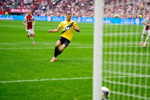 AMSTERDAM, 27-09-2025, Johan Cruijff ArenA , season 2025 2026 , Dutch Eredivisie Football . Match between Ajax and NAC Breda , Picture shows NAC Breda player Sydney van Hooijdonk scores the 1-1 Ajax - NAC  x31220886x Copyright: