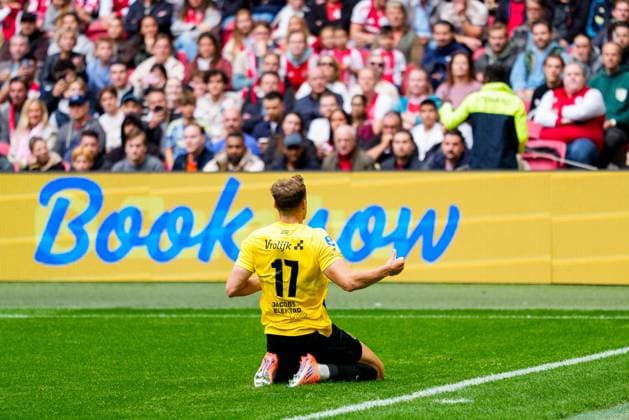 AMSTERDAM, 27-09-2025, Johan Cruijff ArenA , season 2025 2026 , Dutch Eredivisie Football . Match between Ajax and NAC Breda , Picture shows goal celebration by NAC Breda player Sydney van Hooijdonk Ajax - NAC  x31220890x Copyright: