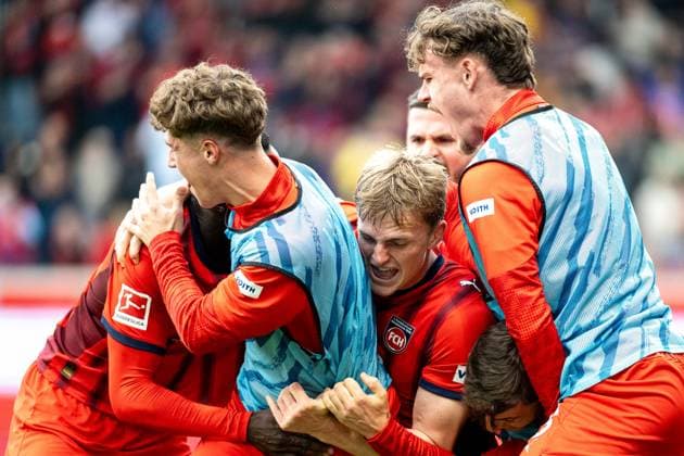 Goal for 2 0 by Sirlord Conteh FC Heidenheim, 31 , with Mikkel Kaufmann FC Heidenheim, 29 , Yannik Wagner FC Heidenheim, 38 , Luca Kerber FC Heidenheim, 20 , Marnon Busch FC Heidenheim, 02 GER, 1 FC Heidenheim vs FC Augsburg, Soccer, Bundesliga, 5 Spieltag, Spielzeit 2025 2026, 27 09 2025, DFL DFB REGULATIONS PROHIBIT ANY USE OF PHOTOGRAPHS AS IMAGE SEQUENCES AND OR QUASI VIDEO, GER, 1 FC Heidenheim vs FC Augsburg, Football, Bundesliga, 5 Spieltag, Spielzeit 2025 2026, 27 09 2025 Heidenheim Copyright: xEibner-Pressefotox EP_EER