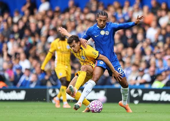 Joao Pedro of Chelsea competes for the ball with Yasin Ayari of Brighton & Hove Albion Chelsea v Brighton and Hove Albion, Premier League, Football, Stamford Bridge, London, UK - 27 Sep 2025London Stamford Bridge United Kingdom EDITORIAL USE ONLY No use with unauthorised audio, video, data, fixture lists, club league logos or live services. Online in-match use limited to 120 images, no video emulation. No use in betting, games or single club league player publications.  Copyright: xMichaelxZemanek Shutterstockx 15503910v