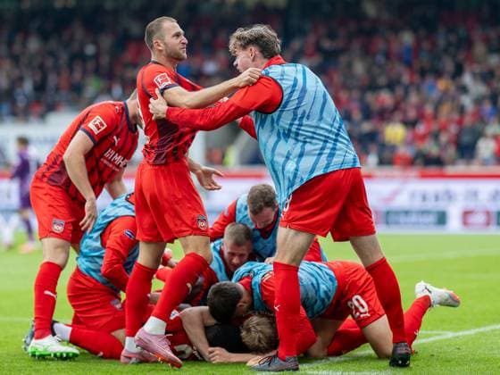 Goal to 2 0 by Sirlord Conteh FC Heidenheim, 31 , with Jonas Foehrenbach FC Heidenheim, 19 GER, 1 FC Heidenheim vs FC Augsburg, Football, Bundesliga, Matchday 5, Season 2025 2026, 27 09 2025, DFL DFB REGULATES PROHIBIT ANY USE OF PHOTOGRAPHS AS IMAGE SEQUENCES AND OR QUASI VIDEO, GER, 1 FC Heidenheim vs FC Augsburg, Football, Bundesliga, Matchday 5, Season 2025 2026, 27 09 2025 Heidenheim Copyright: xEibner-Pressefotox EP_EER