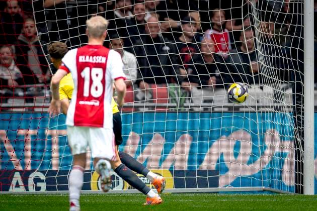 NAC Breda forwarder Sydney van Hooijdonk scores the 1-1 during the match AFC Ajax Amsterdam vs NAC Breda at the Johan Cruijff ArenA for the Dutch Vriendenloterij Eredivisie season 2025-2026 in AMSTERDAM, Netherlands on 27 september 2025, (photo by Marcel van Dorst EYE4images DeFodi Images) NAC Breda forwarder Sydney van Hooijdonk scores the 1 1 during the match AFC Ajax Amsterdam vs NAC Breda at the Johan Cruijff ArenA for the Dutch Vriendenloterij Eredivisie season 2025 2026 in AMSTERDAM, Netherlands on 27 september 2025, photo by Marcel van Dorst EYE4images DeFodi Images
