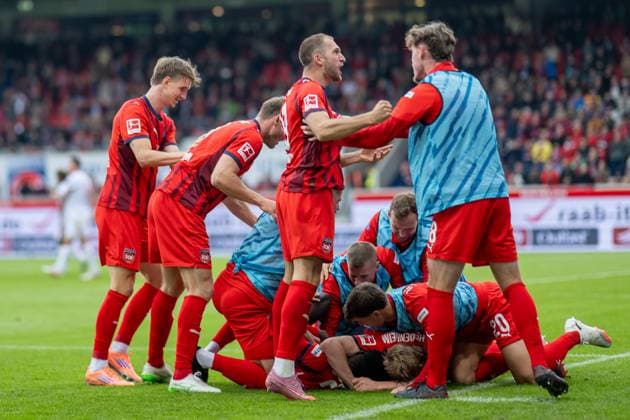 Goal to 2 0 by Sirlord Conteh FC Heidenheim, 31 , GER, 1 FC Heidenheim vs FC Augsburg, Football, Bundesliga, Matchday 5, Season 2025 2026, 27 09 2025, DFL DFB REGULATIONS PROHIBIT ANY USE OF PHOTOGRAPHS AS IMAGE SEQUENCES AND OR QUASI VIDEO, GER, 1 FC Heidenheim vs FC Augsburg, Football, Bundesliga, Matchday 5, Season 2025 2026, 27 09 2025 Heidenheim Copyright: xEibner-Pressefotox EP_EER