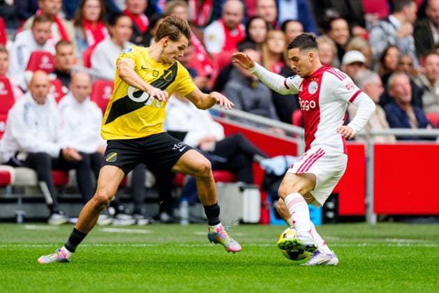 AMSTERDAM, 27-09-2025, Johan Cruijff ArenA , season 2025 2026 , Dutch Eredivisie Football . Match between Ajax and NAC Breda , Picture shows NAC Breda player Juho Talvitie and Ajax player Oscar Gloukh Ajax - NAC  x31220980x Copyright: