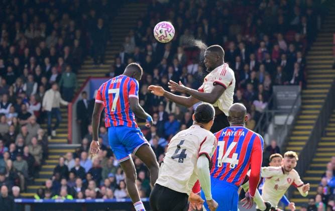 Crystal Palace v Liverpool, London, UK - 27 Sep 2025 Ibrahima Konate of Liverpool wins the header from IsmaÃ¯la Sarr of Crystal Palace during the Premier League match between Crystal Palace and Liverpool at Selhurst Park, London on 27 September 2025 ( London Selhurst Park London England Copyright: xAlanxStanford PPAUKx PPA-218851