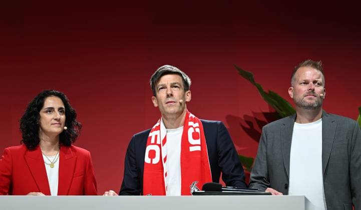 27 09 2025 , xophax, Fußball 1 Bundesliga, 1 FC Koeln Mitgliederversammlung , Präsidentenwahl Rhein Energie Stadion Jahreshauptversammlung am Samstag den 27 09 2025 1 FC Köln Team Stomann v l n rechts TuÄüba Tekkal , Carsten Wettich , Wilke Stromann DFL DFB REGULATIONS PROHIBIT ANY USE OF PHOTOGRAPHS as IMAGE SEQUENCES and or QUASI VIDEO Koeln