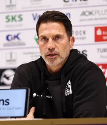 Aue, 27 09 2025, Erzgebirgsstadion, Fußball, 3 Liga, 3 Spieltag FC Erzgebirge Aue vs TSV 1860 München , Im Bild Trainer Patrick Glöckner Glöckner, 1860 München , Nur für journalistische Zwecke Only for editorial use , DFB DFL regulations prohibit any use of photographs as image sequences and or quasi video , Picture Point