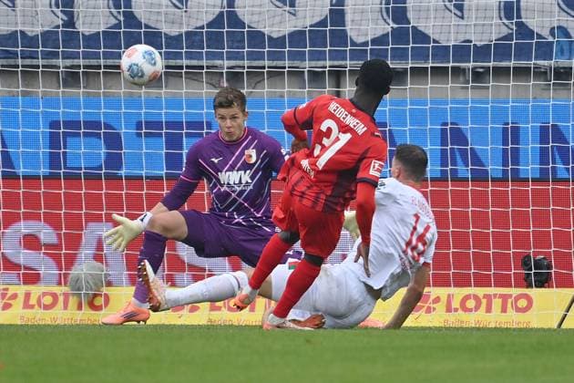 Goal Sirlord CONTEH Heidenheim to 2 0, Action,Goal kick against Cedric Adrian ZESIGER FC Augsburg and goalkeeper Finn DAHMEN FC Augsburg Soccer 1 Bundesliga Season 2025 2026, Matchday 5, Matchday05 1 FC Heidenheim FC Augsburg on 27 09 2025, VOITH ARENA Â