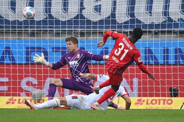 Goal Sirlord CONTEH Heidenheim to 2 0, Action,Goal kick against Cedric Adrian ZESIGER FC Augsburg and goalkeeper Finn DAHMEN FC Augsburg Soccer 1 Bundesliga Season 2025 2026, Matchday 5, Matchday05 1 FC Heidenheim FC Augsburg on 27 09 2025, VOITH ARENA Â