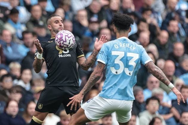 Premier League Manchester City v Burnley Kyle Walker of Burnley controls the ball during the Premier League match Manchester City vs Burnley at Etihad Stadium, Manchester, United Kingdom, 27th September 2025 (Photo by Mark Cosgrove News Images) Manchester Etihad Stadium Manchester United, ManU Kingdom Copyright: xMarkxCosgrove NewsxImagesx