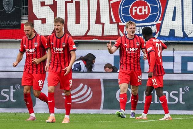 Mikkel Kaufmann 29 1FC Heidenheim 1846 and Sirlord Conteh 31 1FC Heidenheim 1846 high-five each other after the 2 0, 1 FC Heidenheim 1846 vs FC Augsburg, DFL, Bundesliga, Saison 2025 2026, Voith Arena, Hinrunde, 5 Spieltag, 27 09 2025 DFB regulations prohibit any use of photographs as image sequences and or quasi video Heidenheim Baden Wuerttemberg Germany Copyright: xkolbert-press MartinxAgüerax