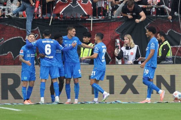 GER, Hamburg, Soccer, DFL, FC St Pauli vs Bayer Leverkusen , in Millerntor Stadion , 27 09 2025 , v l Bayer Leverkusen celebrates the 1 2 by Ernest Poku Bayer Leverkusen ,19 DFL regulations prohibit any use of photographs as image sequences and or quasi video Copyright: HMBxMedia FernandoxSoares
