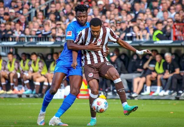 Germany Soccer Bundesliga 2025 26, 5 Matchday FC St Pauli vs Bayer 04 Leverkusen Millerntor Stadion Hamburg Edmond Tapsoba Bayer 04 Leverkusen, 12 AndrÃ as Hountondji Andreas Hountondji FC St Pauli, 27 Hamburg Copyright: xAymanxAlahmedx