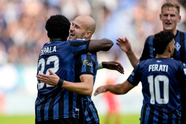 from left goalscorer Kennedy Onyedika Okpala SVWM, 32 , Felix Lohkemper SVWM, 9 , players of SV Waldhof Mannheim SVWM , celebrate the goal to 2 0, jubilation, goal celebration, celebrate the goal, goal, celebration, cheers about the goal, rejoice, joy, optimistic, positive, game scene, highlight, action, 27 09 2025, Mannheim Germany , Soccer, 3 Liga, SV Waldhof Mannheim Rot Weiss Essen, DFB DFL REGULATIONS PROHIBIT ANY USE OF PHOTOGRAPHS AS IMAGE SEQUENCES AND OR QUASI VIDEO xozx