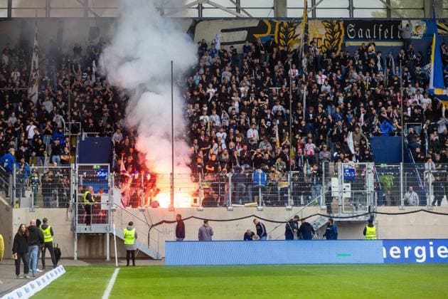 Jena , 270925, Soccer Regionalliga , FC Carl Zeiss Jena vs Chemnitzer FC in the picture Fans Ultras Jena Horda provoke interruption of the game by blocking two escape gates with banners and fans in the block