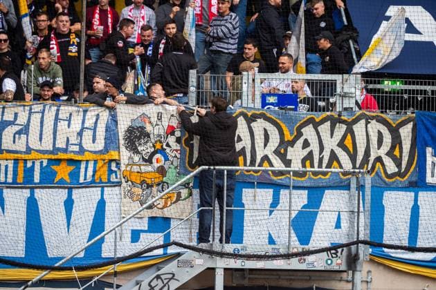 Jena , 270925, Soccer Regionalliga , FC Carl Zeiss Jena vs Chemnitzer FC in the picture Fans Ultras Jena Horda provoke interruption of the game by blocking two escape gates with banners and fans in the block