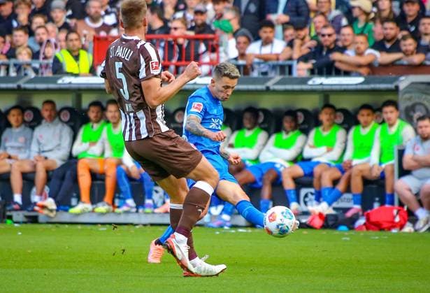 Germany Soccer Bundesliga 2025 26, 5 Matchday FC St Pauli vs Bayer 04 Leverkusen Millerntor Stadion Hamburg Ãlex Grimaldo Alex Grimaldo Bayer 04 Leverkusen, 20 Hauke Wahl FC St Pauli, 5 Hamburg Copyright: xAymanxAlahmedx