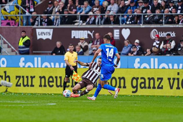 Manolis Saliakas FC St Pauli, 02 , Patrik Schick Bayer 04 Leverkusen, 14 GER, FC St Pauli vs Bayer 04 Leverkusen, Football, 1 Bundesliga, Matchday 5, Season 2025 2026, 27 09 2025 DFL REGULATIONS PROHIBIT ANY USE OF PHOTOGRAPHS AS IMAGE SEQUENCES AND OR QUASI VIDEO GER, FC St Pauli vs Bayer 04 Leverkusen, Football, 1 Bundesliga, Matchday 5, Season 2025 2026, 27 09 2025 Hamburg Copyright: xEibner-Pressefoto MarcelxvonxFehrnx EP_MFN