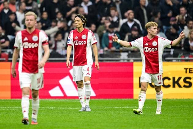 AMSTERDAM - (l-r) Davy Klaassen of Ajax, Ko Itakura of Ajax, and Oliver Edvardsen of Ajax are disappointed with the disallowed 1-2 goal during the Dutch Eredivisie match between AFC Ajax and NAC Breda at the Johan Cruijff ArenA on September 27, 2025, in Amsterdam, Netherlands. ANP OLAF KRAAK Eredivisie 2025 26 xVIxANPxSportx xxANPxIVx 537622495 originalFilename: 537622495.jpg