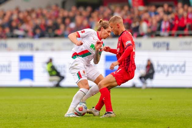 Kristijan Jakic 17, FC Augsburg and Adrian Beck 21, 1 FC Heidenheim at the match between 1 FC Heidenheim v FC Augsburg, Soccer, Men, Bundesliga, 2025 2026, Matchday 5 on 27 09 2025 in Heidenheim an der Brenz, Voith Arena DFL and DFB regulations prohibit any use of photographs as image sequences and or quasi video Baden Württemberg Germany