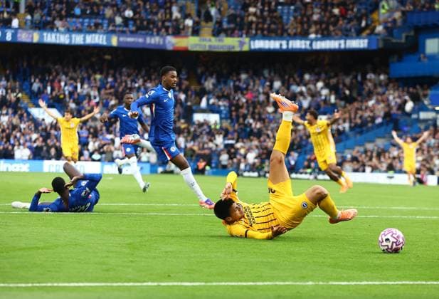 Diego Gomez of Brighton & Hove Albion is fouled by Trevoh Chalobah of Chelsea - red card given Chelsea v Brighton and Hove Albion, Premier League, Football, Stamford Bridge, London, UK - 27 Sep 2025London Stamford Bridge United Kingdom EDITORIAL USE ONLY No use with unauthorised audio, video, data, fixture lists, club league logos or live services. Online in-match use limited to 120 images, no video emulation. No use in betting, games or single club league player publications.  Copyright: xMichaelxZemanek Shutterstockx 15503910z