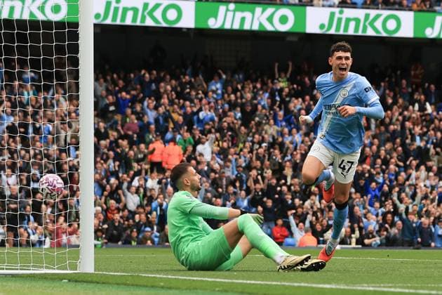 27th September 2025; Etihad Stadium, Manchester, England; Premier League Football, Manchester City versus Burnley; Phil Foden of Manchester City celebrates after Est& xe8;ve put through his own goal scoring for 1-0 after 12 minutes  DavidxBlunsden